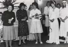 Mystery women at bridal event