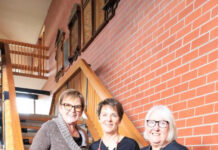 Models fly down the runway in vintage fashion