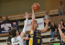 Lakers men rack up the points