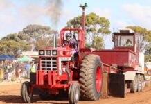 Tractor pullin’ in Casterton
