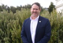 Fatchen puts his hand up