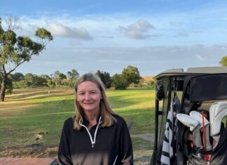 Slight drizzle bathes Blue Lake fairways